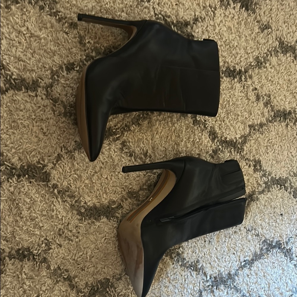 Wren Black Heeled Boots Sleek Design